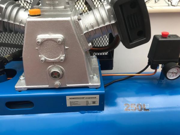 Компрессор MAKITA MAC 250/3