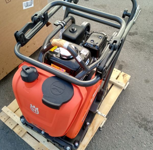 Купить Бензиновая виброплита Husqvarna LF75 LAT 420 мм, Москва