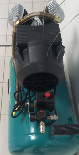 Компрессор воздушный (550 л/мин, 100 л/бак, 220 В) Moller AC550/100 синяя гладь