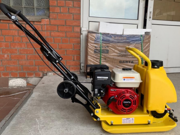 Виброплита бензиновая GANTA BVH-70K